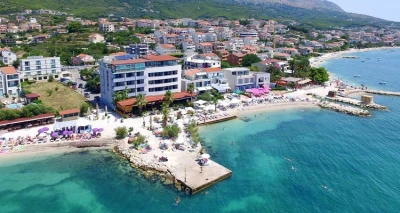 [Podstrana] Hotel San Antonio****: 1 ili 2 noćenja uz doručak za 2 osobe na prekrasnoj šljunčanoj plaži!