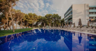 [Vodice] Villas Arausana & Antonina****: Svi gušti svibnja u moderno uređenim villama s privatnim vrtom tik uz more!